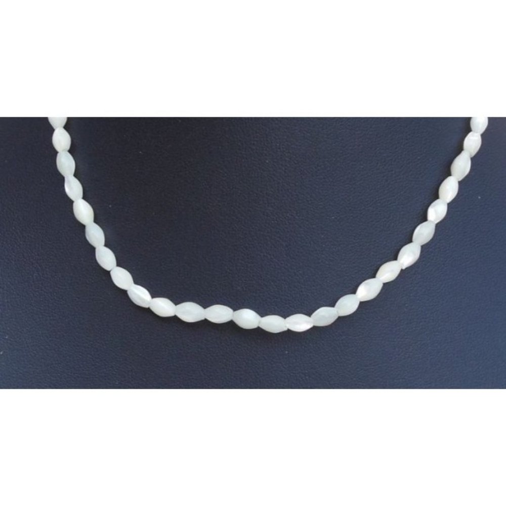 Mother of Pearl Choker with Gold Tone Clasp 14" - Picture 2 of 2